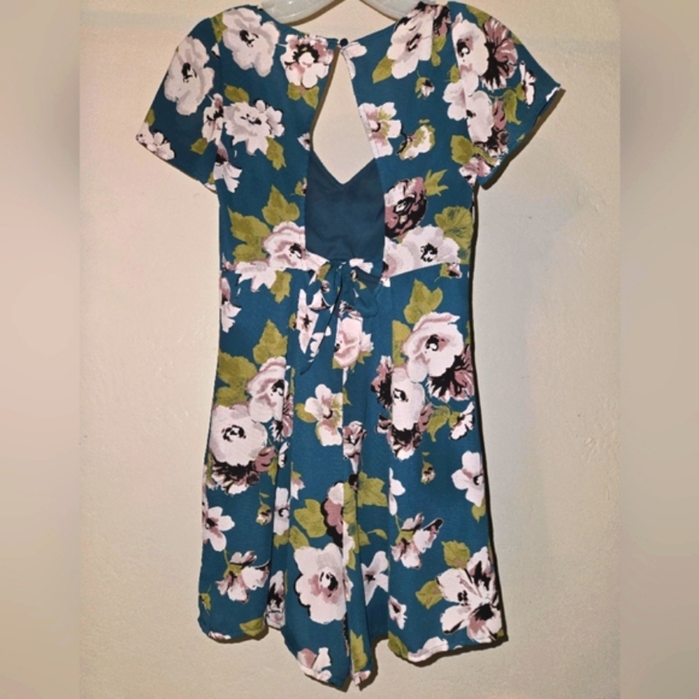 LEITH cute floral romper with a tie back size XS